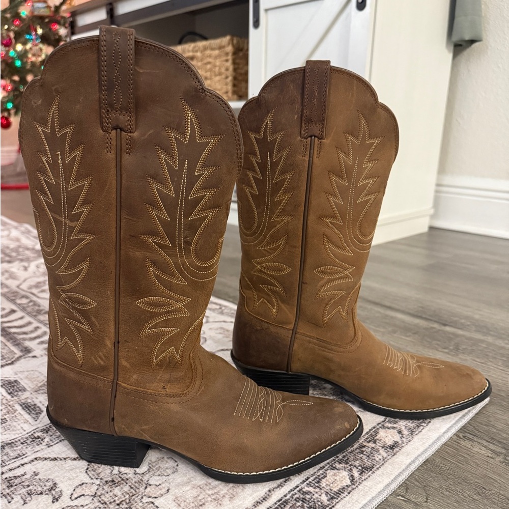 NWOT Ariat Heritage R Toe Western Boots (style 10001021)